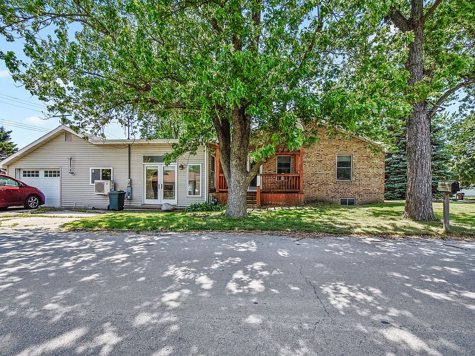 950 E Patton St, Paxton, IL 60957 Zillow