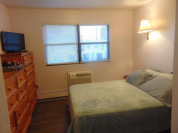 3rd image of 852 Leland Ave #29C