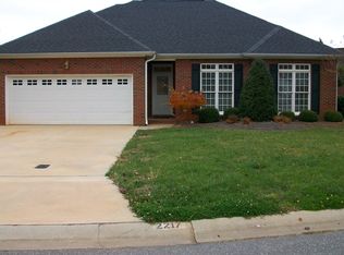 2217 Pinefield Ct, Gastonia, NC 28056