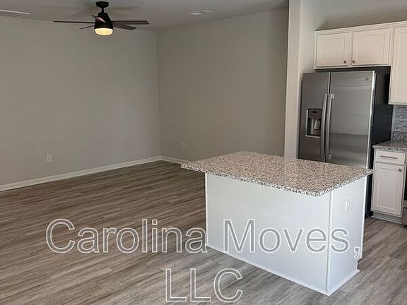 4th image of 166 Randwick Ln
