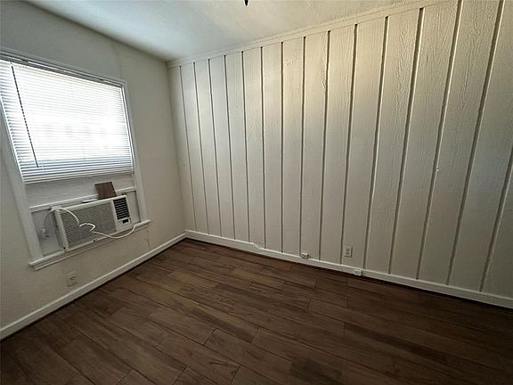 5th image of 4420 Roseland St #5
