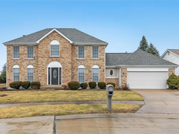 3814 Triple Crown Dr, Florissant, MO 63034