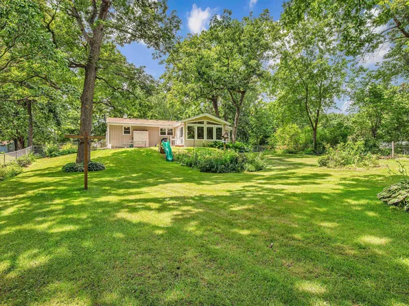 1524 Forest Gln, Oregon, WI 53575