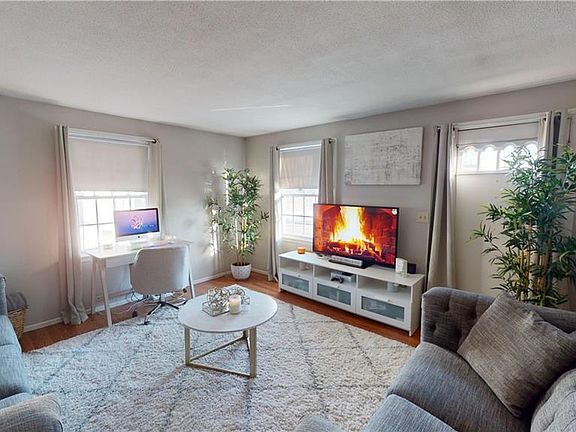 5th image of 220 Beverage Hill Ave