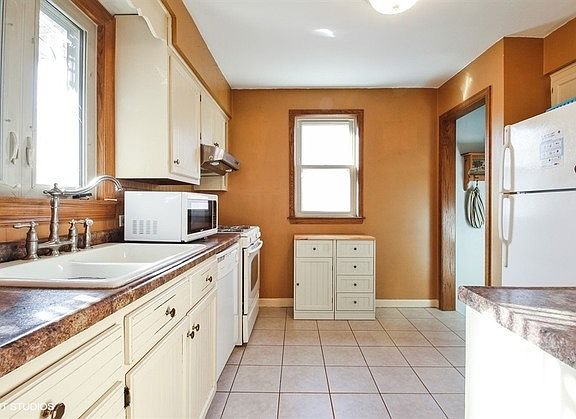 3rd image of 5653 N Ozanam Ave