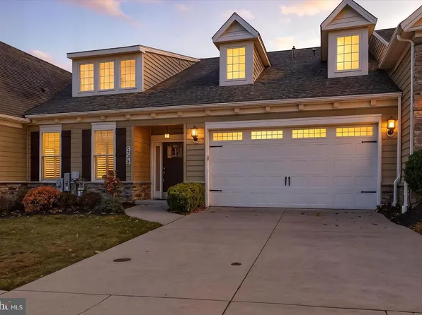 2748 Vistas Dr #11, Manchester, MD 21102