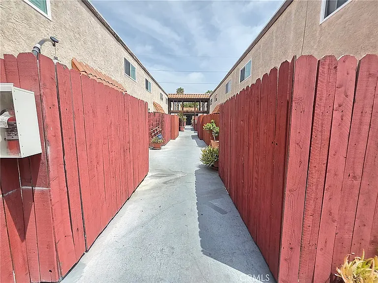 719 N Eucalyptus Ave #26C — Photo 28