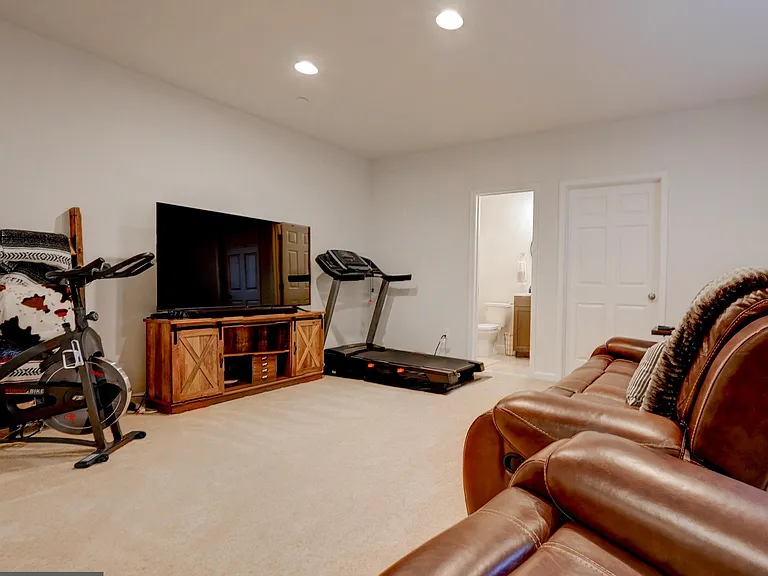1309 Pedigree St — Photo 18