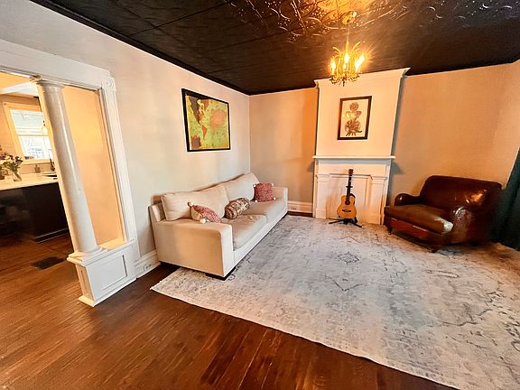 4th image of 2205 Blendon Pl