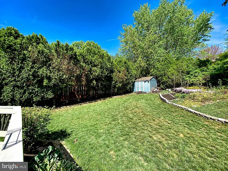 13210 Nickleson Dr — Photo 32