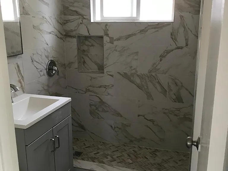 1419 Ebers St — Photo 2