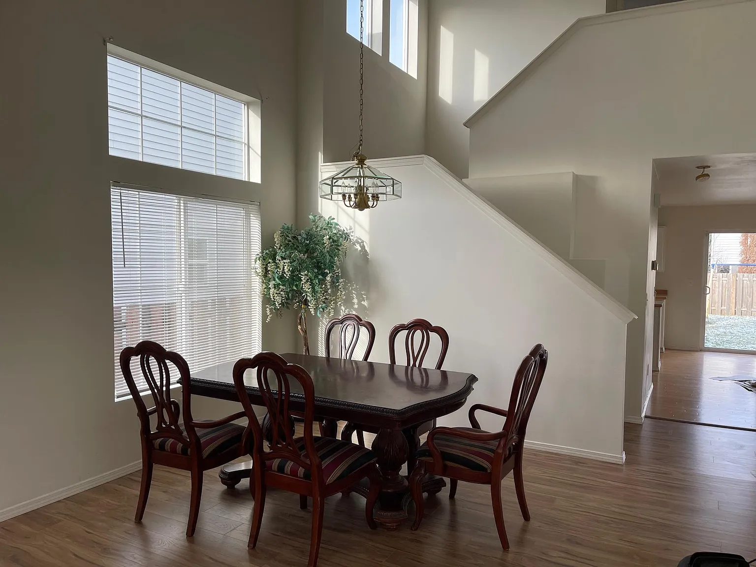 4 bed, 2.5 bath, 1800 sqft, $3,795 — Photo 2