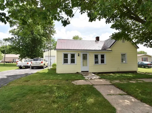 305 S Chestnut St, Earl Park, IN 47942