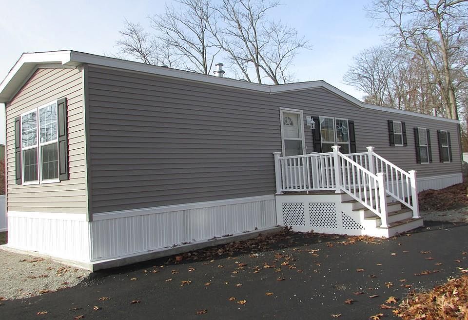 1st image of 19 Lilac Ln