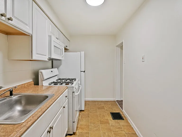 641 6th Street — Photo 13