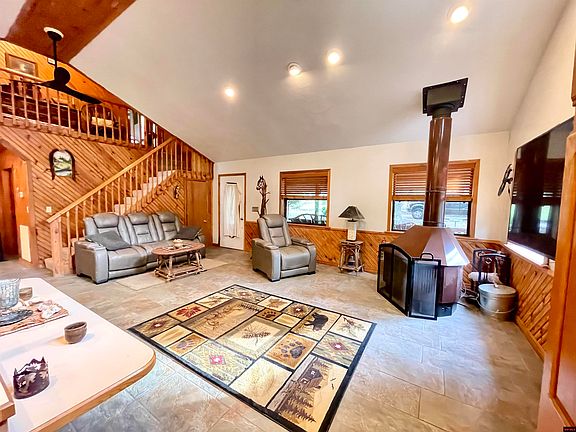 5th image of 40 Island Head Ln