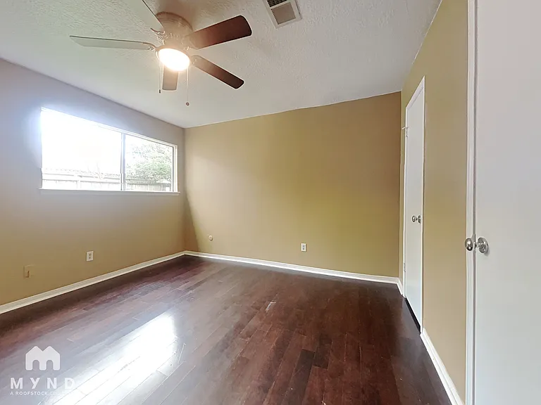 2103 Woodland Springs St — Photo 18