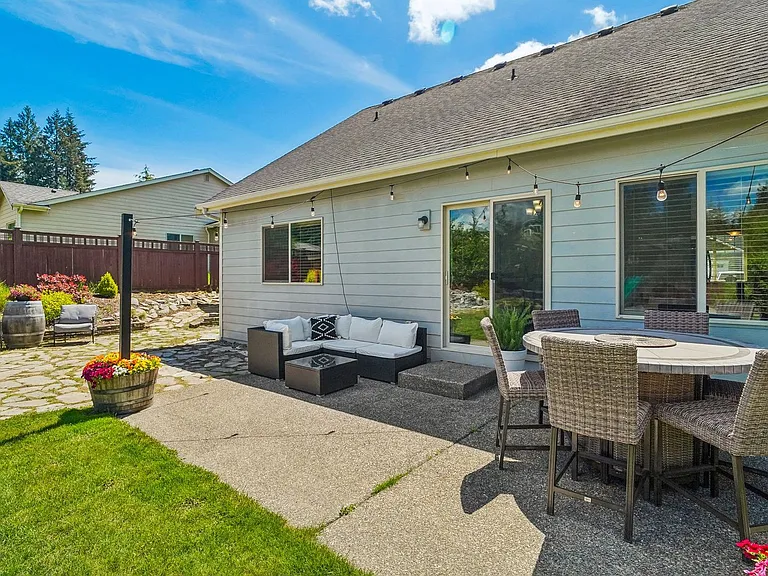 853 SW Norpoint Ct — Photo 41