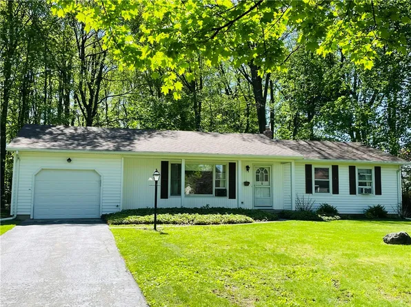 6 Belvedere Ln, Batavia, NY 14020