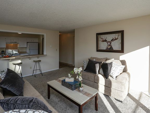3rd image of 1118 Oakland St #9611264