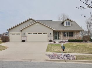 430 21st St, Prairie Du Sac, WI 53578