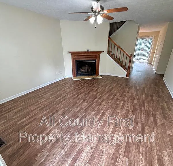 1183 Red Oak Cv — Photo 2