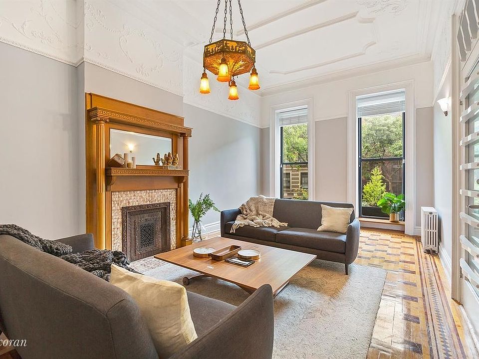 1st image of 127 Saint James Pl APT 1