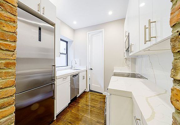 5th image of 280 E 10th St APT 22