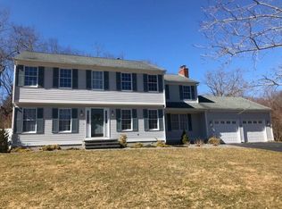 26 Kristen Ln, North Kingstown, RI 02852