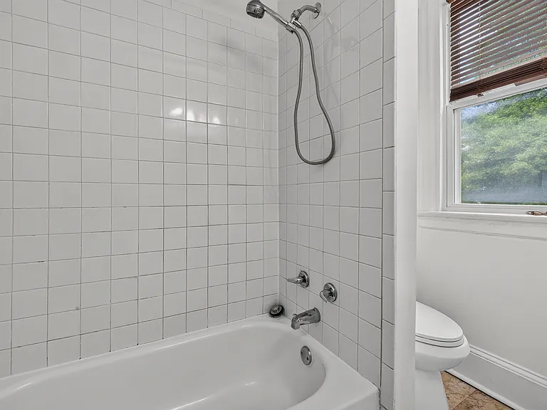 1252 E St NE #A — Photo 15