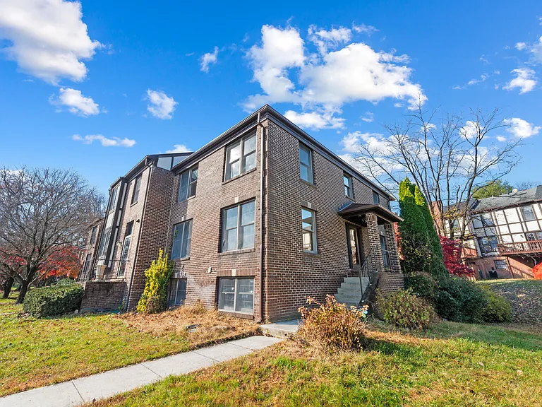 20 Rhodes Pl — Photo 33