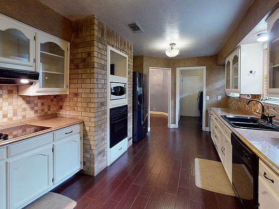 2nd image of 1610 Doe Ln