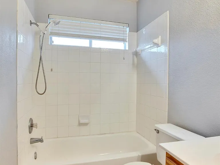 1002 Remington Dr — Photo 17