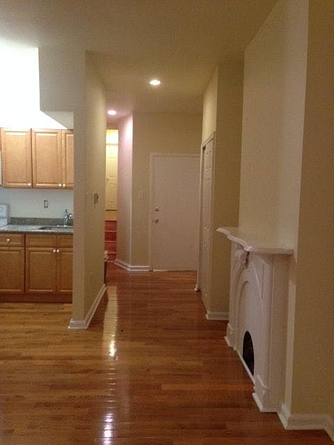 hall way going into bedrooms