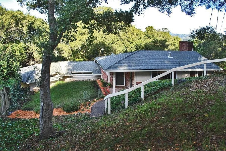 136 Spring Rd photo 1