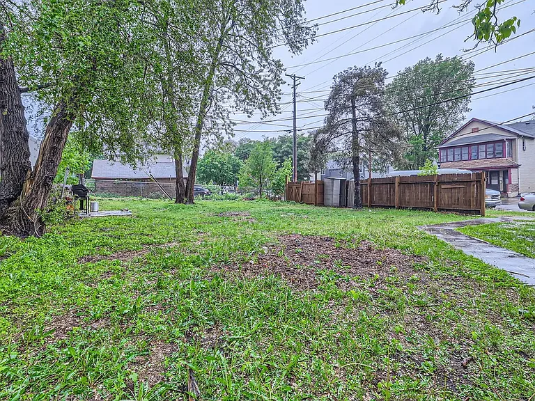 568 Farrington St #1 — Photo 30