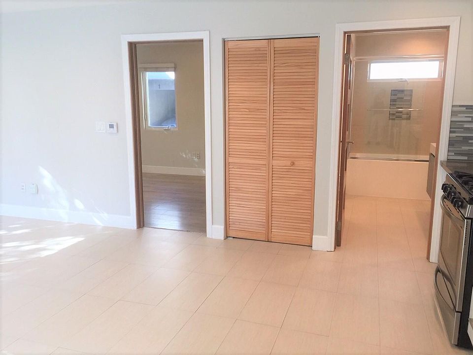 living room/open kitchen