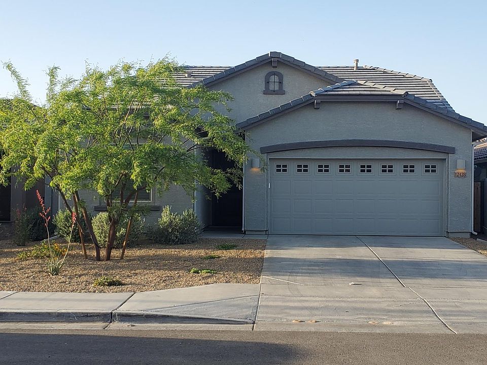 **LIKE NEW** 2020 5 BEDROOM, 3 FULL BATH, SINGLE STORY HOME