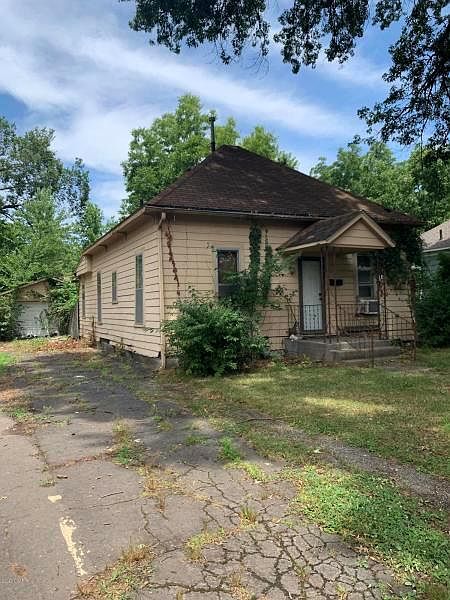 1st image of 714 W 1st St