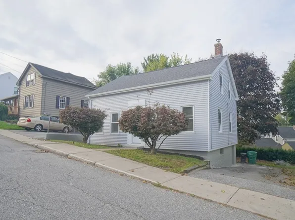 224 School St, Chicopee, MA 01013
