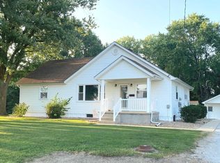 825 Bunker Hill Rd, Staunton, IL 62088