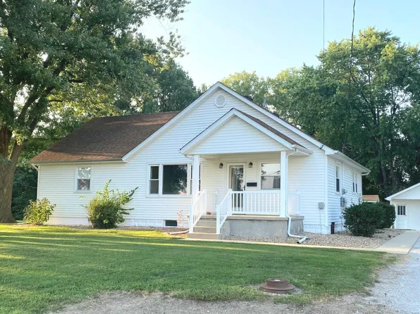 825 Bunker Hill Rd, Staunton, IL 62088