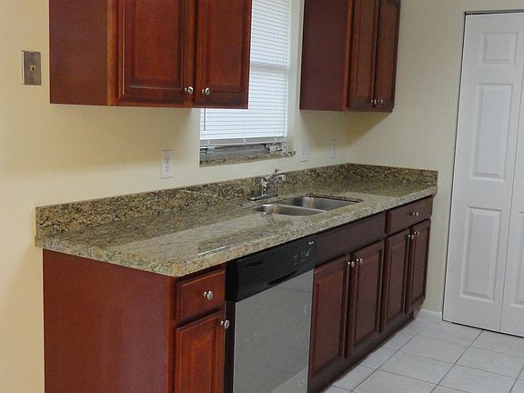 3rd image of 822 N D St