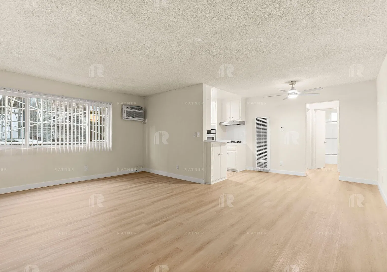 (Ar/Jo/Yo:B) 1206 N. Orange Drive — Photo 3