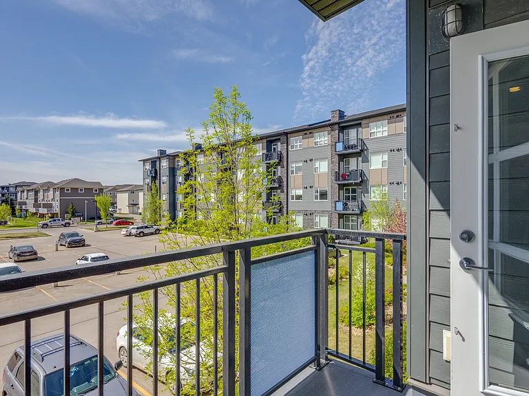 235 Willis Cres — Photo 11