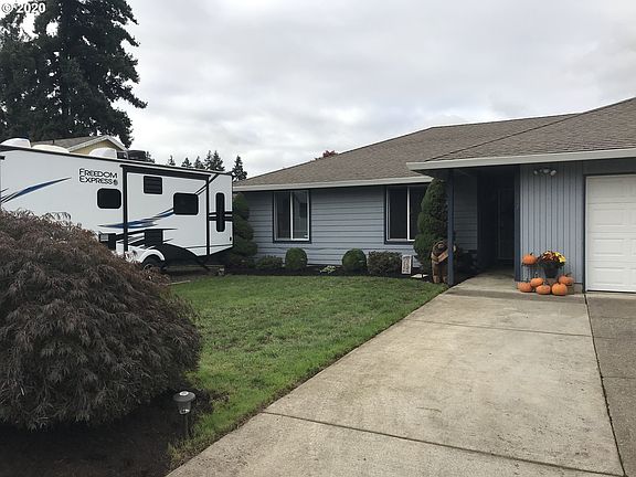 4th image of 687 SE 40th Ct