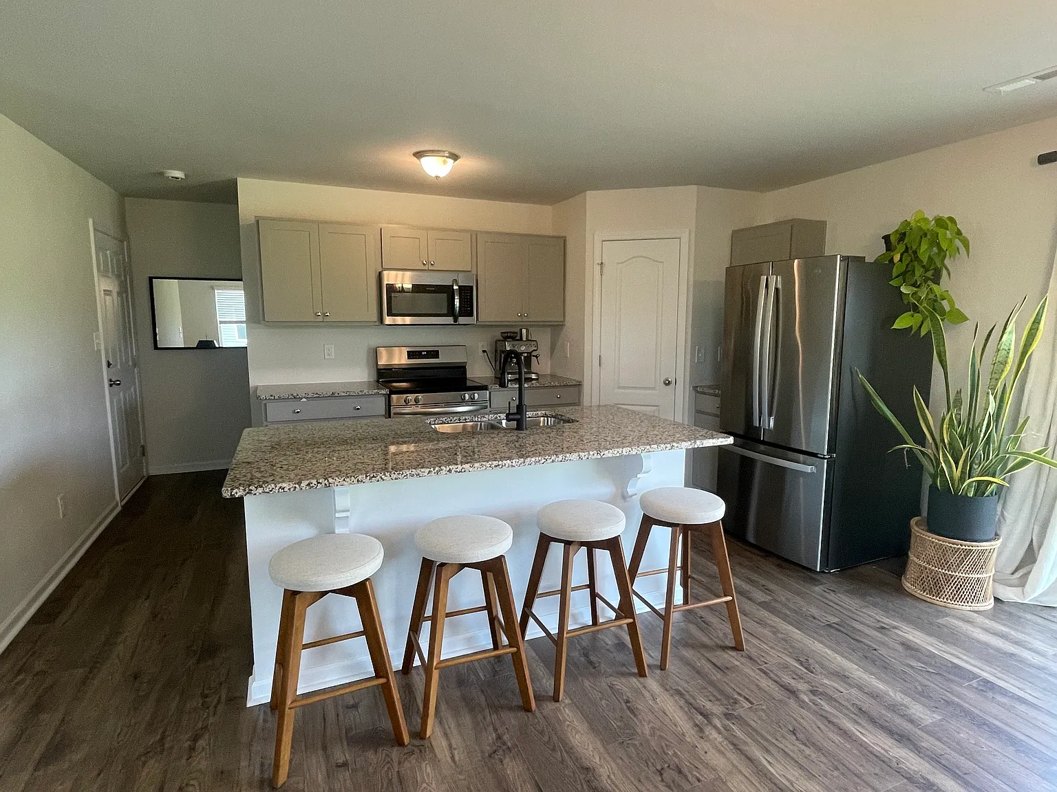3 bed, 2.5 bath, 1744 sqft, $2,150 — Photo 4