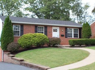 409 Hazelnut Dr, Monroeville, PA 15146