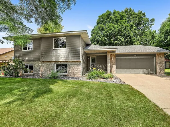 737 4th St N, Sartell, MN 56377