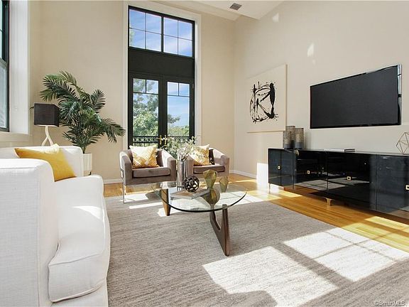 3rd image of 1 Indian Neck Ave APT 11